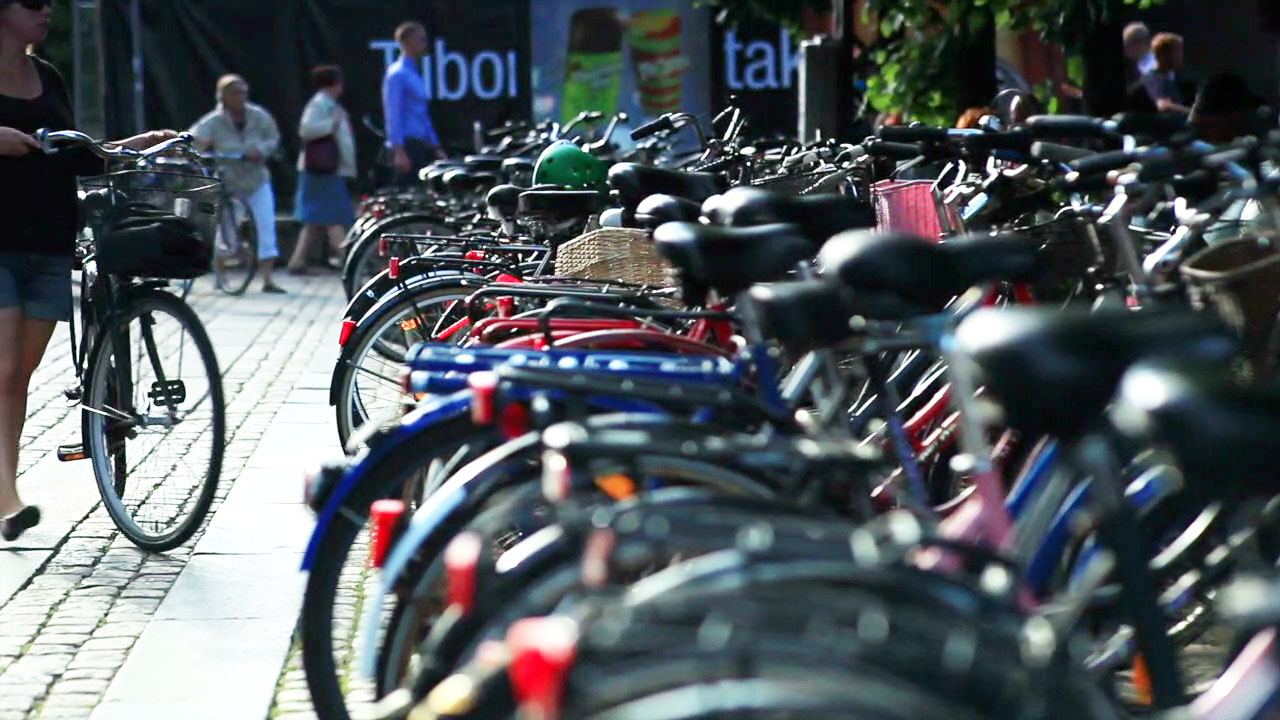 Ventajas de la bicicleta y el transporte público frente al coche [VÍDEO]