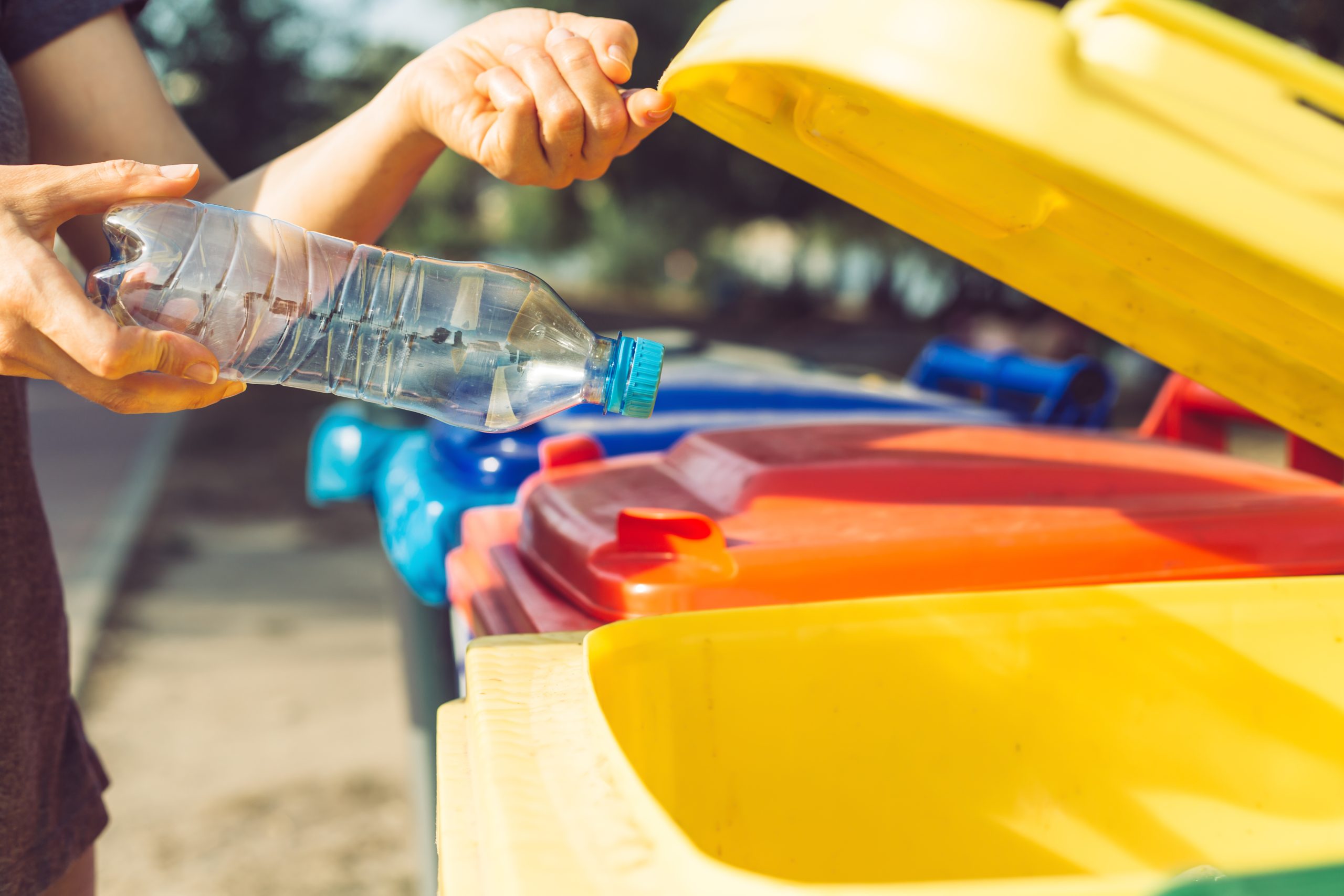 Reciclos: una iniciativa con premios y ayudas solidarias a quien recicla