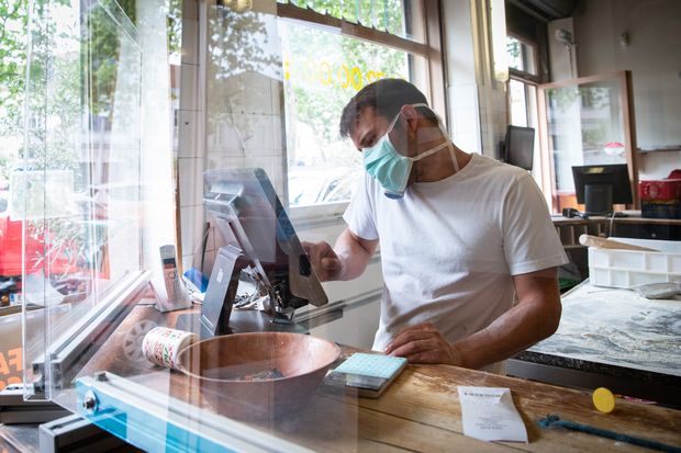 La controvertida tasa Covid para contrarrestar la crisis en los comercios