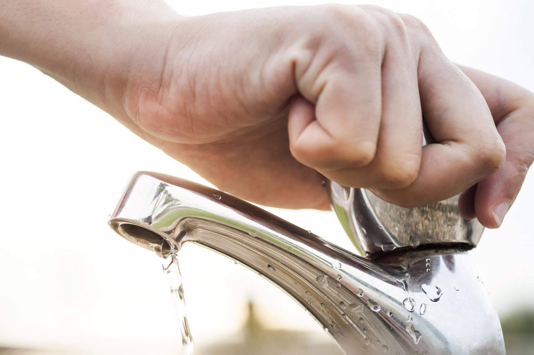 Consejos para ahorrar agua en casa ahora que llega el calor