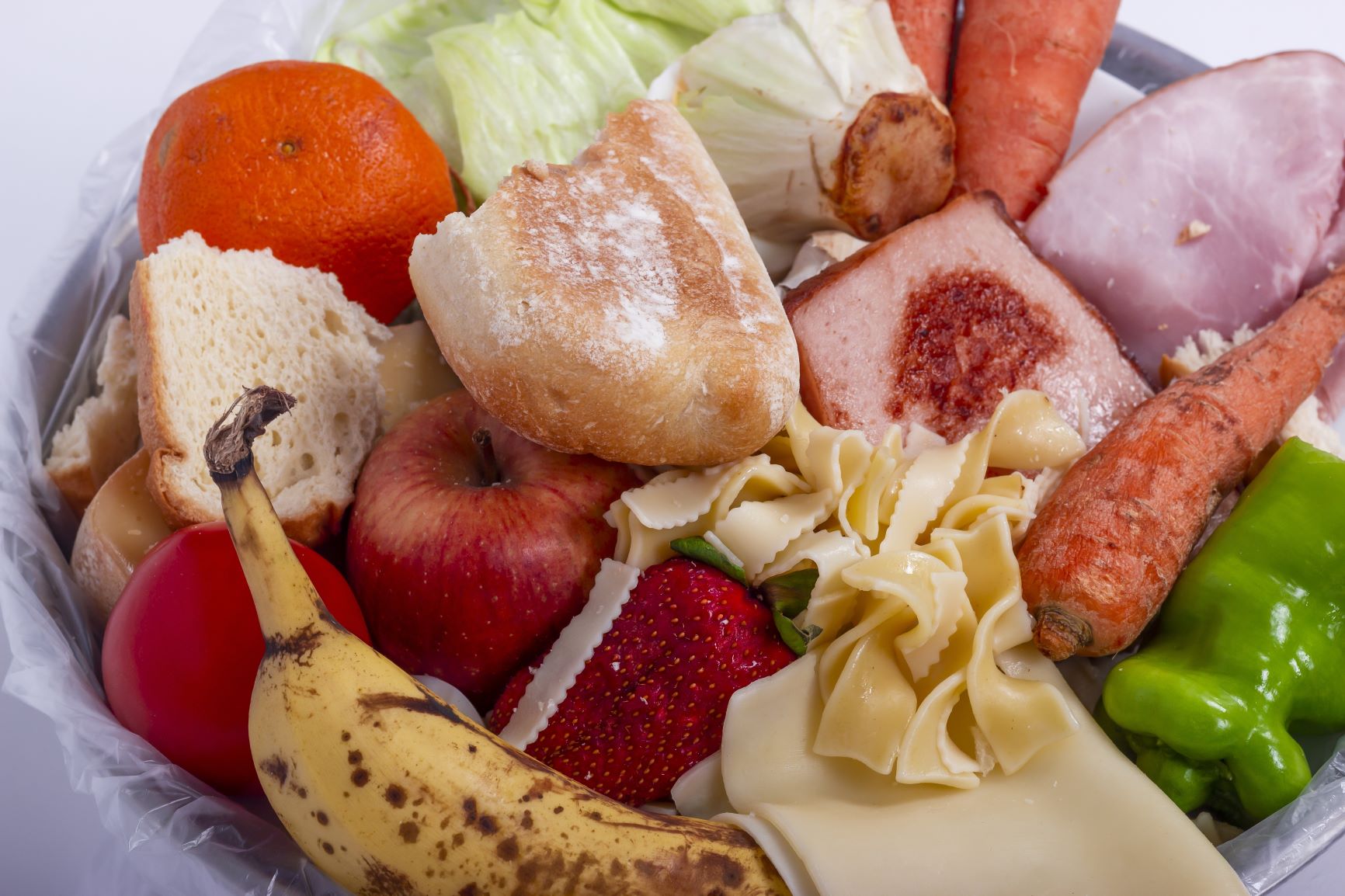 Cuánta comida desperdiciamos en casa los españoles