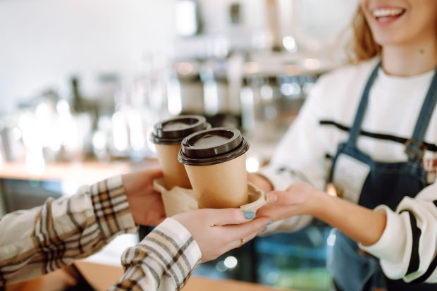 Accidente laboral fumando o tomando café